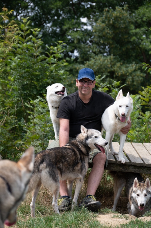 Oliver Mandl mit seinen Hunden
